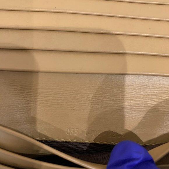 Gucci Beige Leather Bifold Wallet Sku#84861 (gently used) - Picture 10 of 13